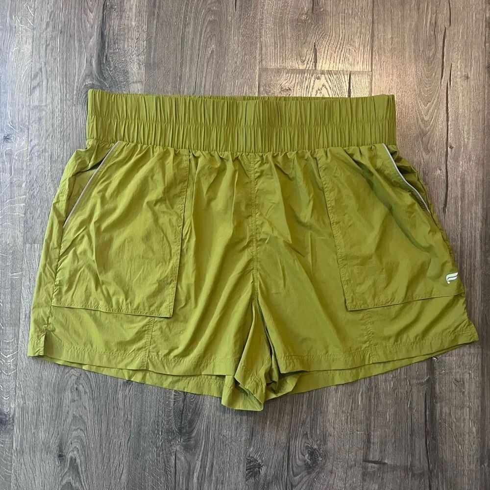 Fabletics Ultra High-Waisted Piped Nylon Short - Picture 3 of 7